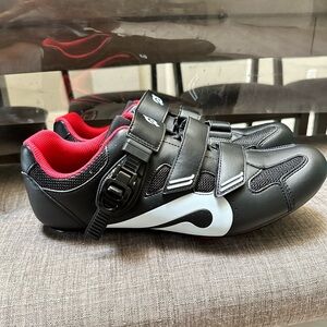 Like New Peloton Cycling Shoes EU 45 Men's 12  Indoor Bike Shoes Black White Red